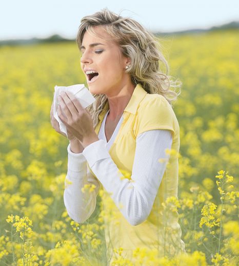 3 vitamine care vă scapă de alergii