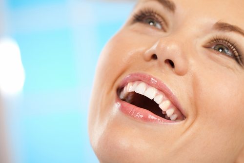 Femeile au obiceiuri dentare mai bune decat barbatii