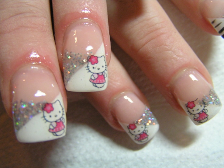 unghii Hello Kitty