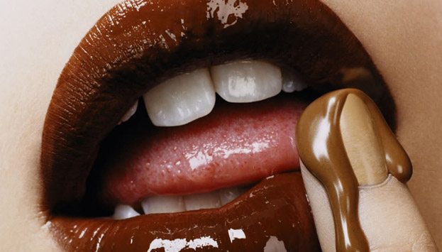 Luciu de buze din ciocolata