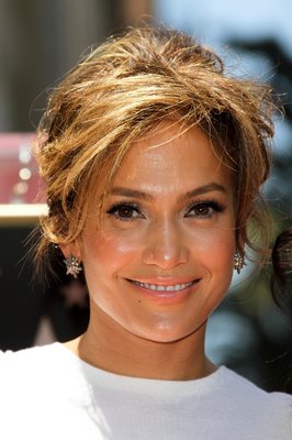Jennifer Lopez vopsita in blond caramel