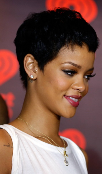 Rihanna tunsoare baieteasca