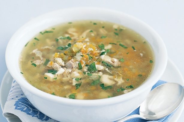 Supa din pulpe de pui cu legume