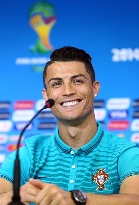 Cristiano Ronaldo in tricoul Portugaliei