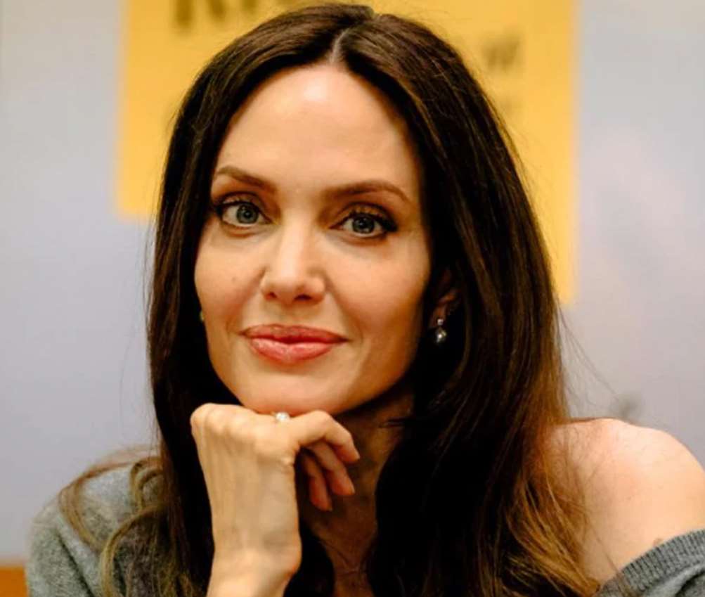 Angelina Jolie urmează un tratament în Suedia