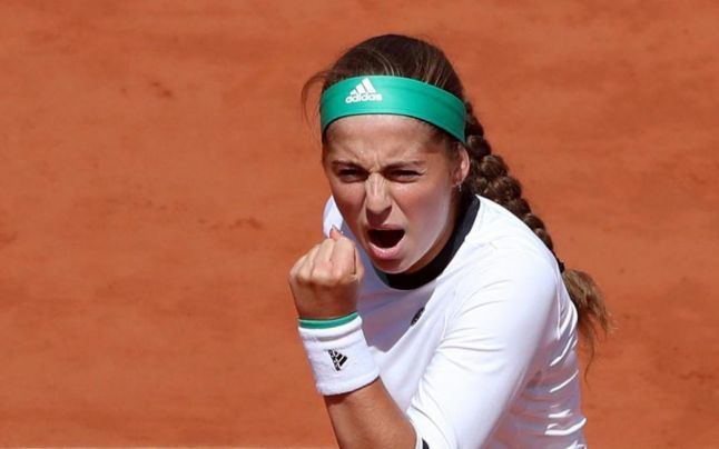 Simona Halep este invinsa si pierde sansa de la Roland Garros! Jelena Ostapenko castiga cu 4-6, 6-4, 6-3