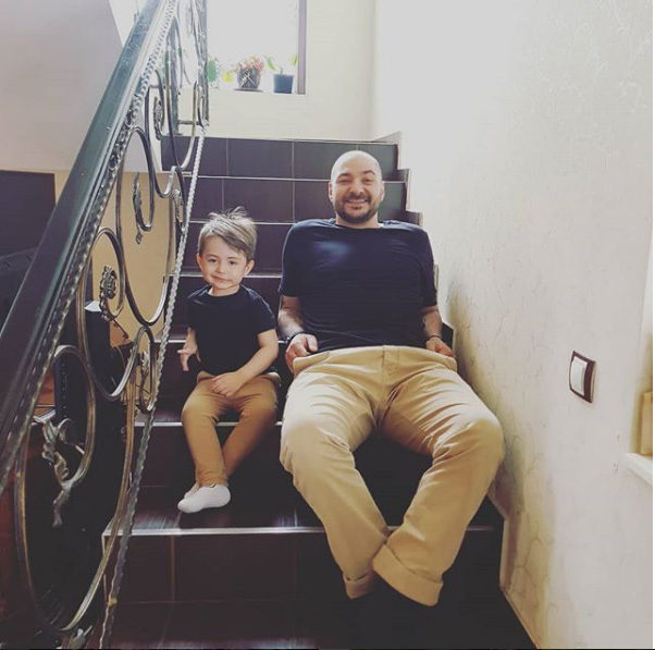 Imagine ADORABILA cu fiul Andreei Mantea, tatal si bunicul lui. Te vei topi de dragul lor!