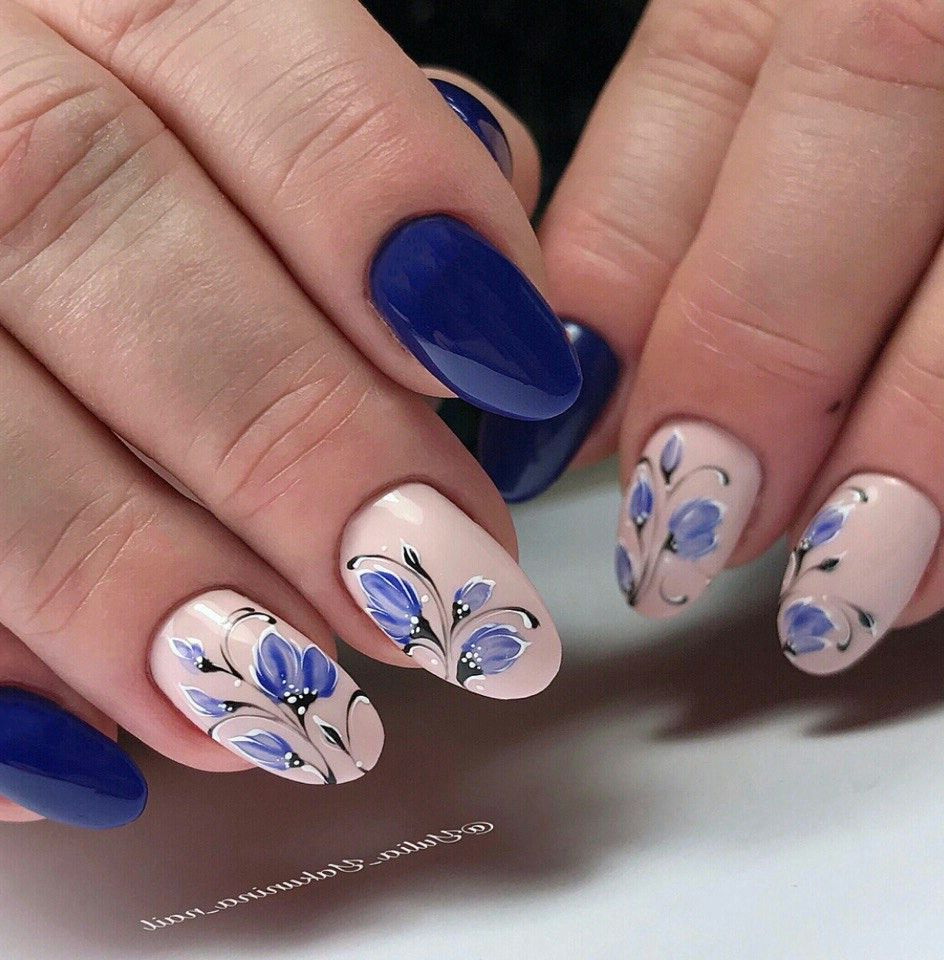 unghii cu flori albastre