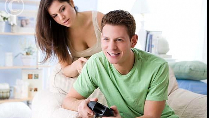 5 metode să-ți faci iubitul sa renunțe la jocurile video
