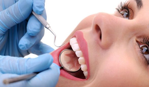 9 factori care duc la caderea dintilor