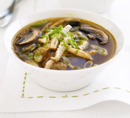 Supa cu carne de pui si ciupercute in stil thailandez