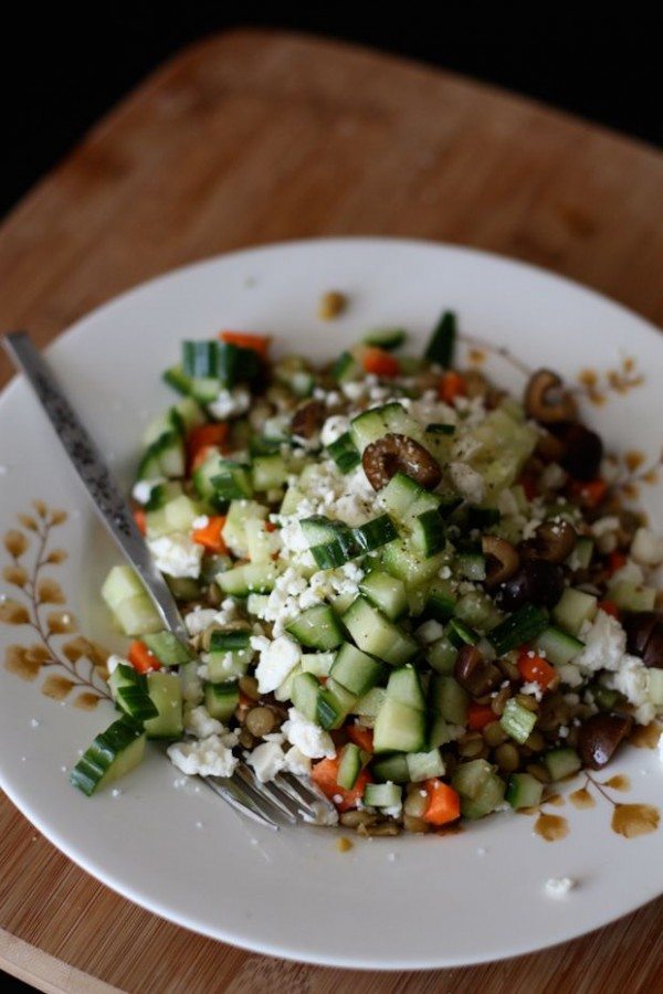 Salată cu linte în stil mediteranean