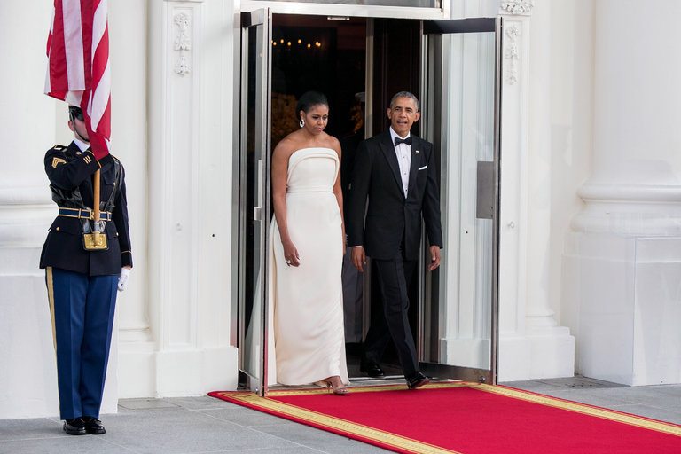 Michelle Obama şi Lady Gaga îmbrăcate de acelaşi designer