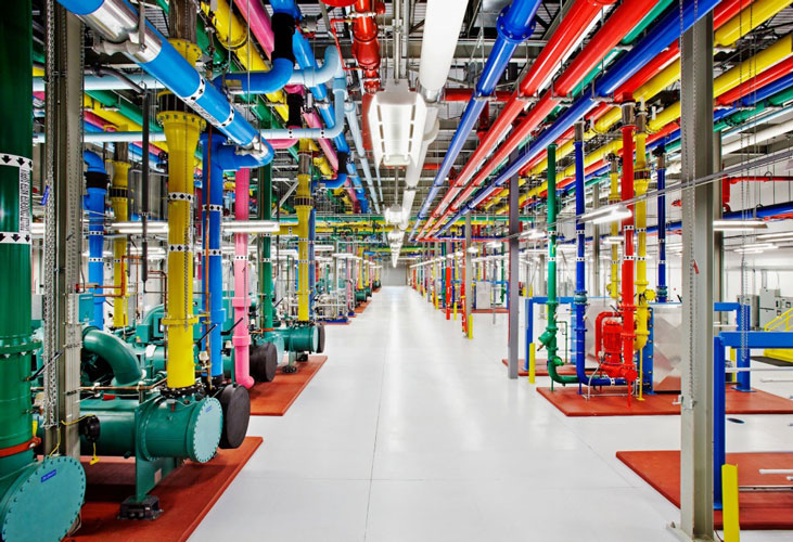 Interiorul-unuia-dintre-centrele-de-date-Google