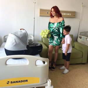 De necrezut - Elena Gheorghe este pe tocuri în maternitate1