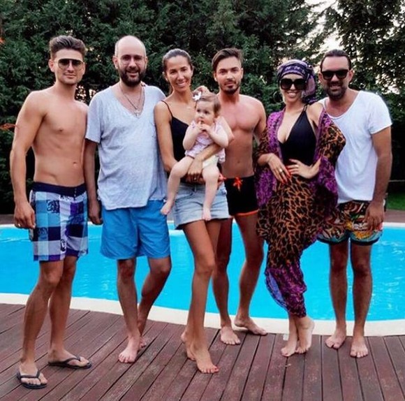 Raluca Bădulescu şi-a etalat corpul la piscină 3