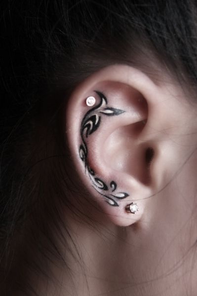 tatuaje in zona urechii 4