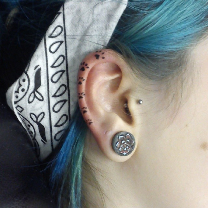 tatuaje in zona urechii 9