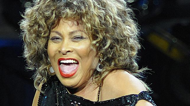 La premiera filmului său biografic, Tina Turner a ales să îmbrace un costum negru foarte elegant și pantofi argintii.