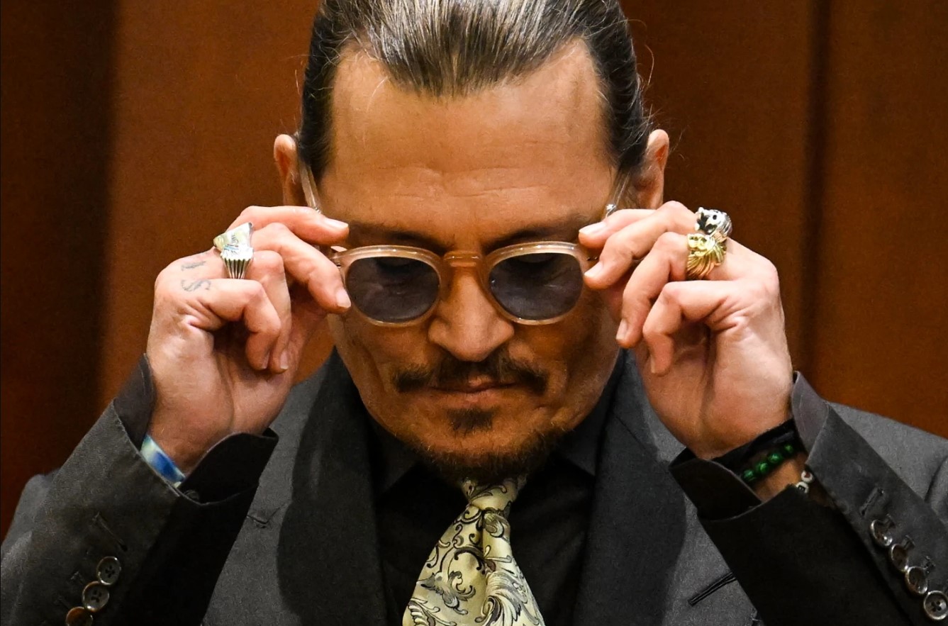 Johnny Depp, uimește din nou cu o schimbare dramatică de înfățișare